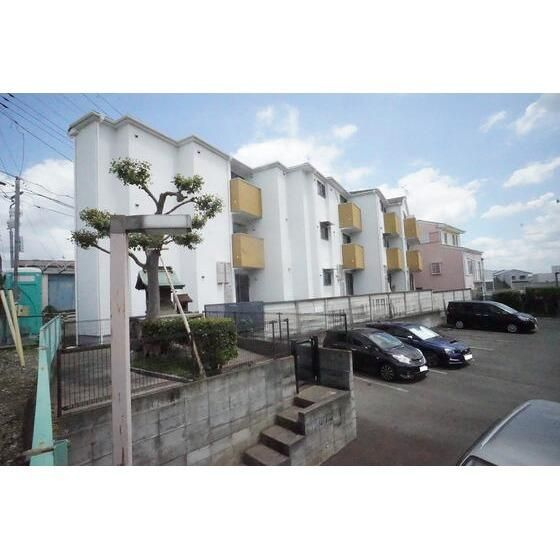 伊勢原市石田のアパートの外観