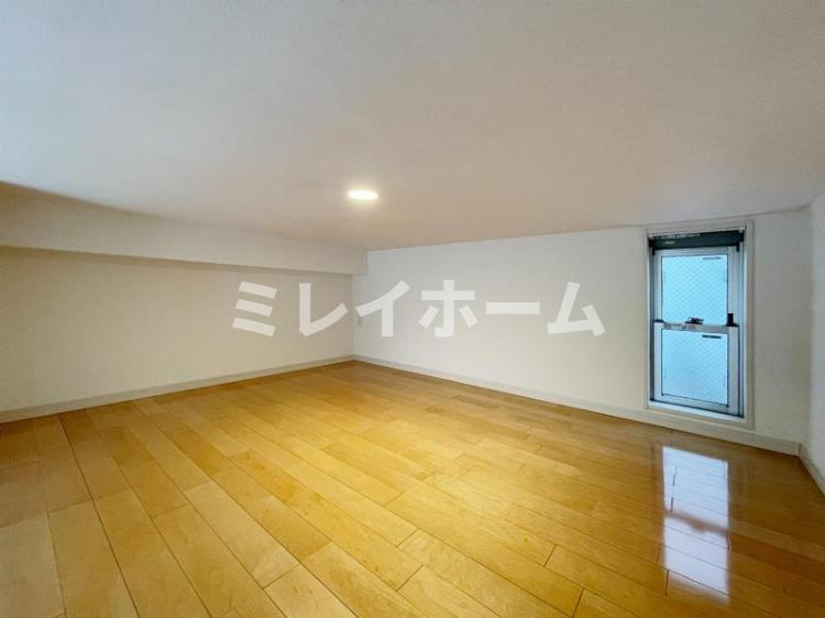 グランエッグス品川の居間・リビング