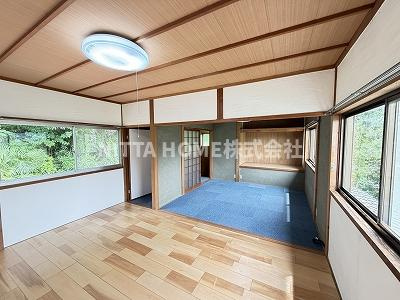 大江町借家の子供部屋|２階のお部屋です☆