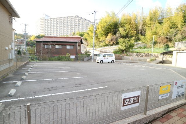 グランヴィラサンの駐車場