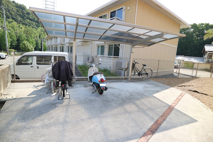 グランヴィラサンの駐車場