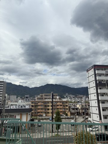船寺通1丁目中古戸建の展望|屋上からの眺望です。六甲山を一望できます。