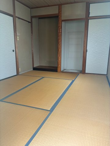 船寺通1丁目中古戸建の和室|2階の和室です。床の間もあり「和」を感じられる空間となっております。
