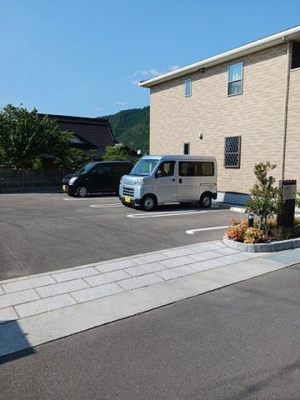 【駐車場】 | プロムナード椿 | 駐車場完備です