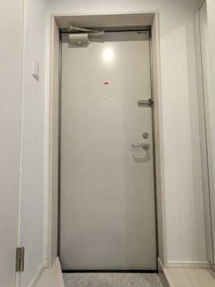 ハーモニーテラス草薙町の玄関