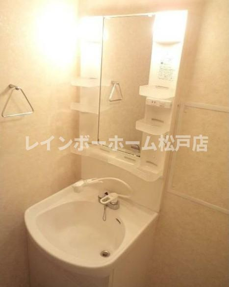 アビタシオンエリーゼの洗面所|コンパクトで使いやすい洗面所