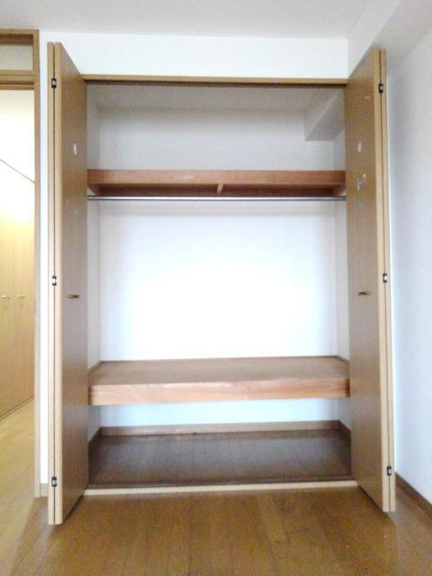 川崎市麻生区細山８丁目の賃貸マンションの収納