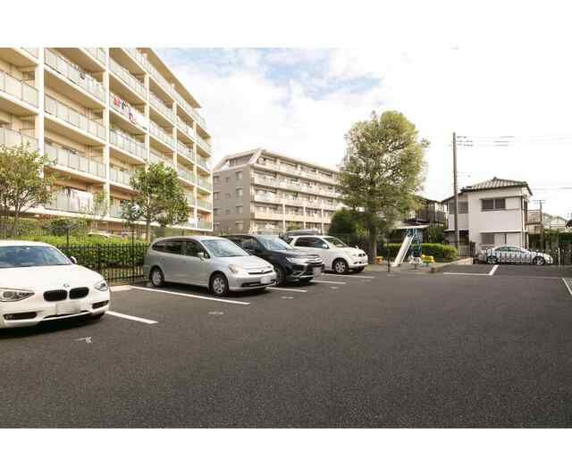 鷺沼エムロードの駐車場