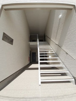 清潔なエントランスです