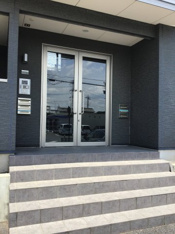 落ち着いたエントランスです
