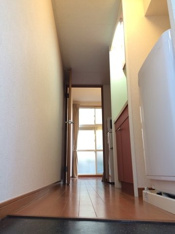 毎日通る玄関はこちらです