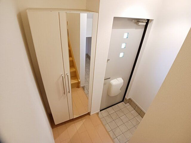 収納もある玄関です