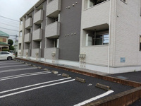 駐車場があるので、車を買う予定の方も安心です
