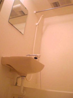 上部に付いているのが浴室換気乾燥機です！