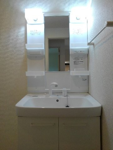 忙しい朝には欠かせない洗面所です