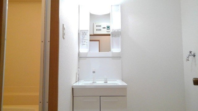 明るい洗面所です