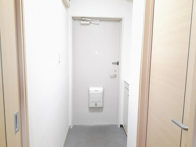 収納もある玄関です