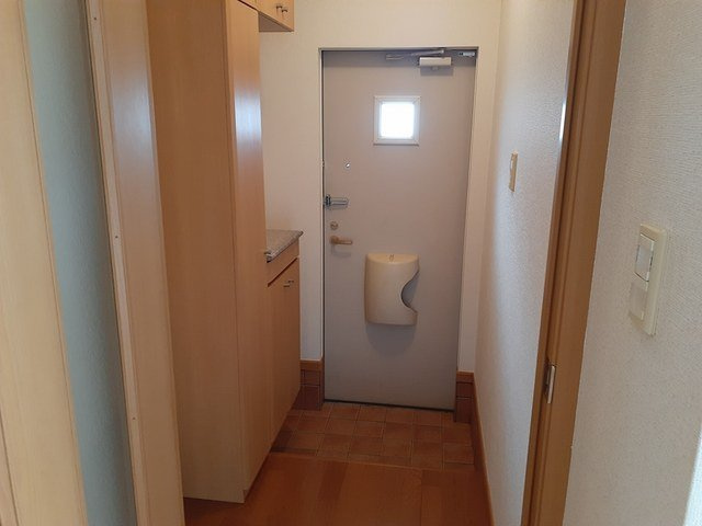 収納もある玄関です