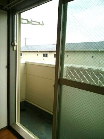 お洗濯にも便利なバルコニー付き