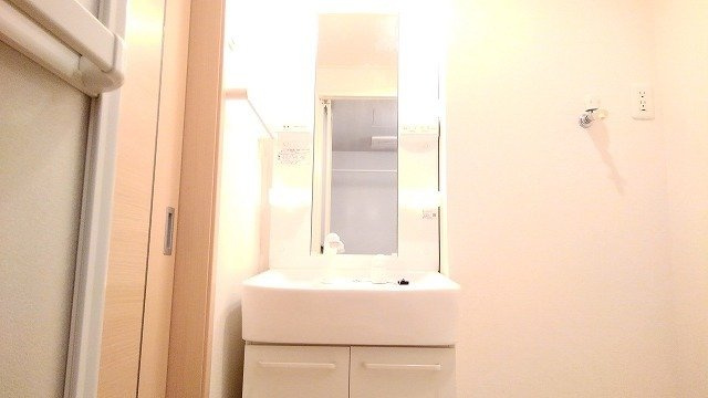 明るい洗面所です