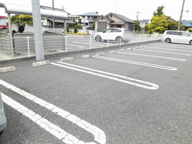 車をお持ちの方に嬉しい駐車場付きの物件です