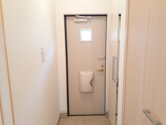 毎日通る玄関はこちらです