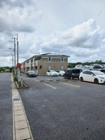 駐車場があるので、車を買う予定の方も安心です