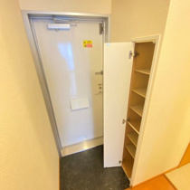 落ち着いた玄関です