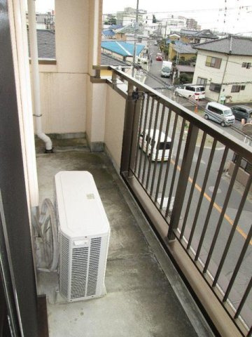 暖かな日差しのふりそそぐバルコニー
