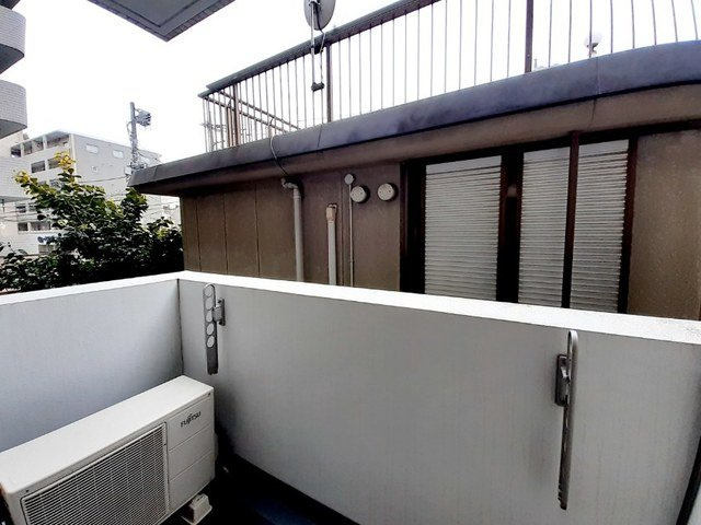 外からの目が気にならないバルコニーで洗濯物が干せます