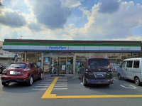 ファミリーマート 柏原ニュータまで1300m