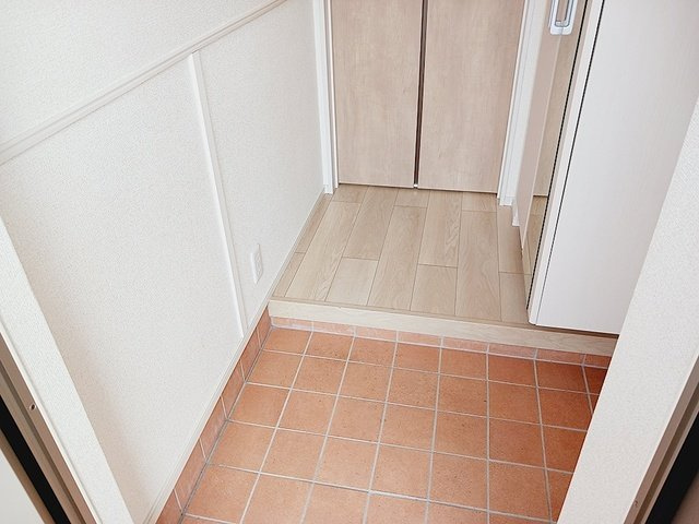 収納もある玄関です