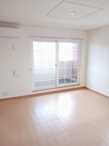 ゆったり過ごせる居間です
