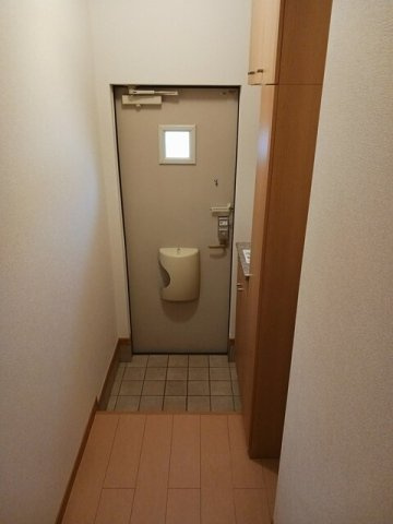 毎日通る玄関はこちらです