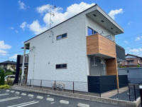 落ち着いた雰囲気の外観です