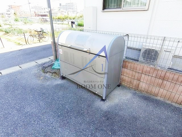 イーリングのその他共用部分|敷地内ゴミ置き場です。