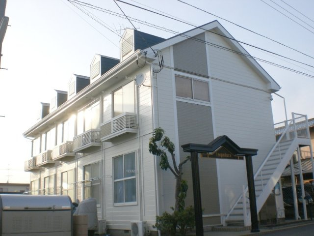 落ち着いた雰囲気の外観です
