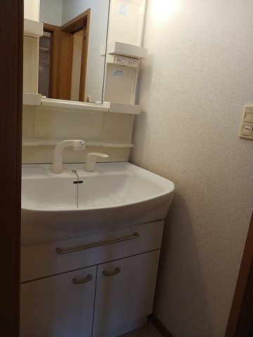 明るい洗面所です
