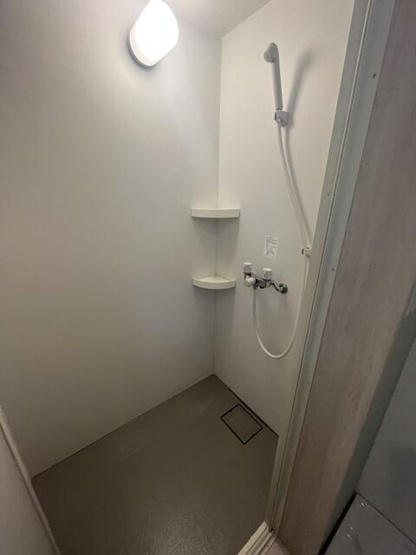 【シャワールーム】