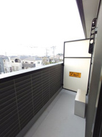 落ち着いた時間を過ごせるバルコニーです