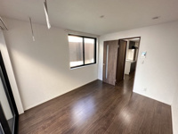 落ち着いて過ごせるお部屋なので、寝室にいかがでしょうか
