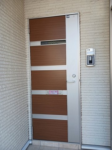 収納もある玄関です