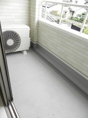 外からの目が気にならないバルコニーで洗濯物が干せます