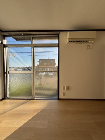 個人の部屋や寝室として使える洋室です
