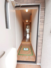 シンプルで使いやすい玄関です