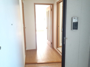 毎日通る玄関はこちらです