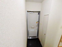 毎日通る玄関はこちらです
