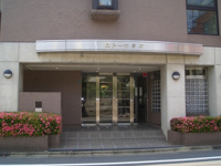 毎日通るエントランスはこのようになっています