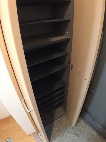 アルテールA棟の玄関