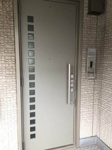 アルテールA棟の玄関